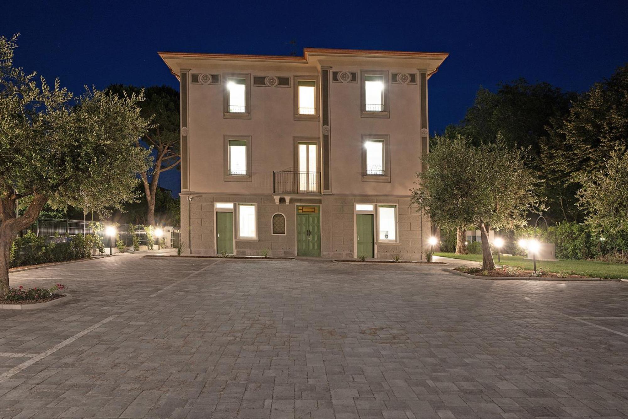 Villa Caterina Apartments By Wonderful Italy Desenzano del Garda Ngoại thất bức ảnh