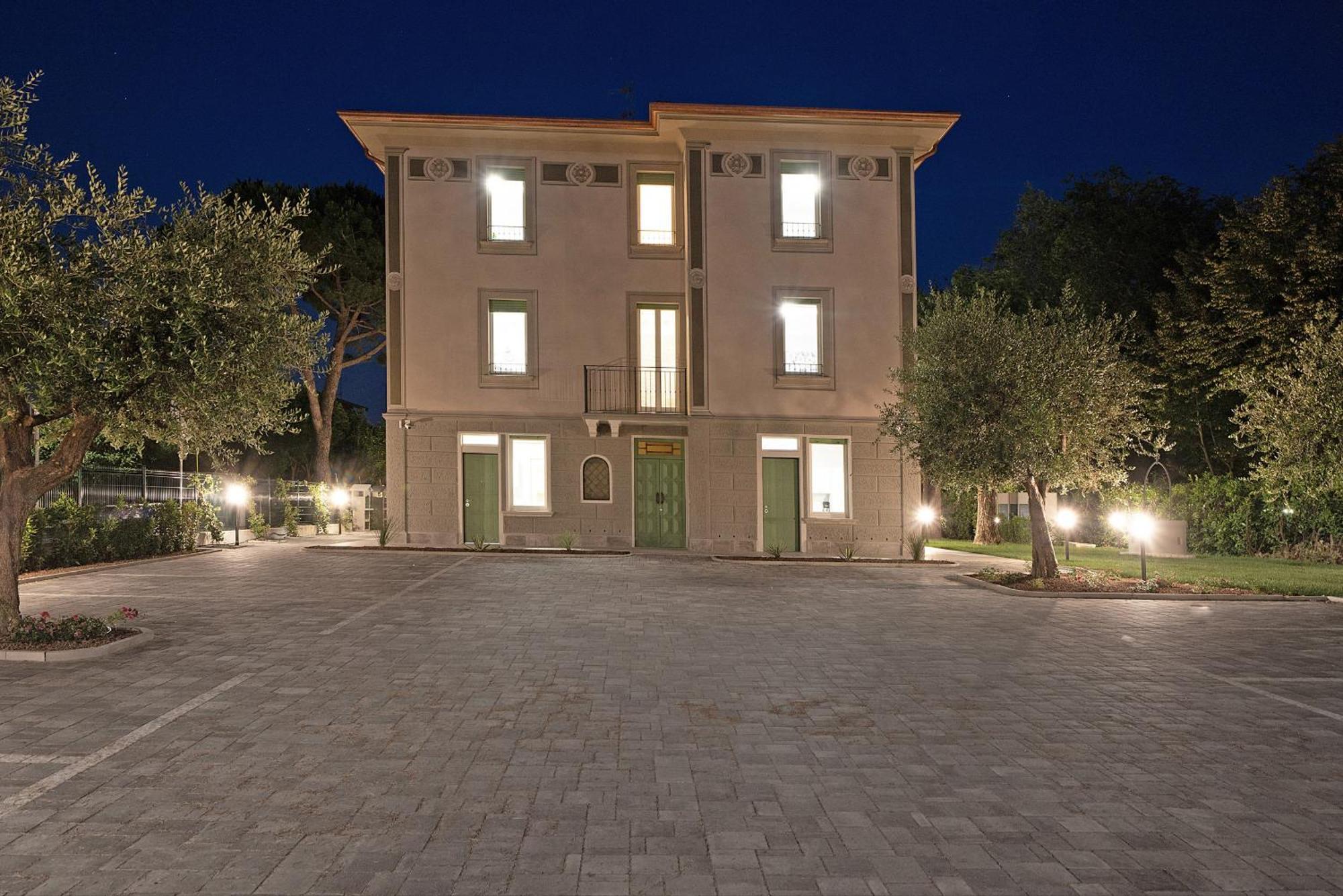 Villa Caterina Apartments By Wonderful Italy Desenzano del Garda Ngoại thất bức ảnh